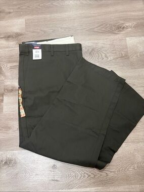 Wrangler Men’s Olive Green Straight-Leg Work Pants